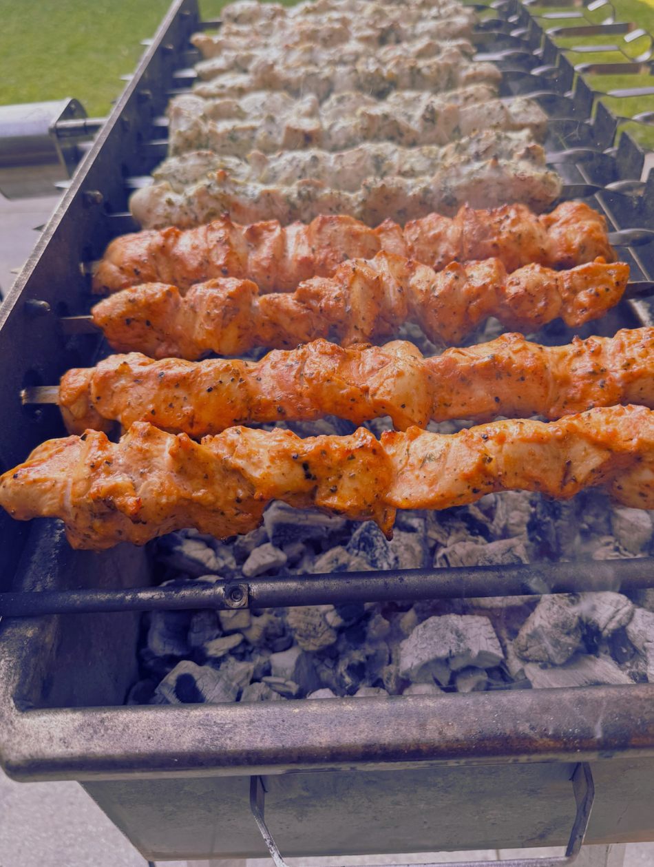 Ganzes Spanferkel am Spießgrill